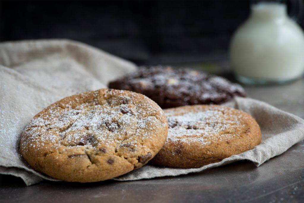 Biscoitos representando alimentos variados